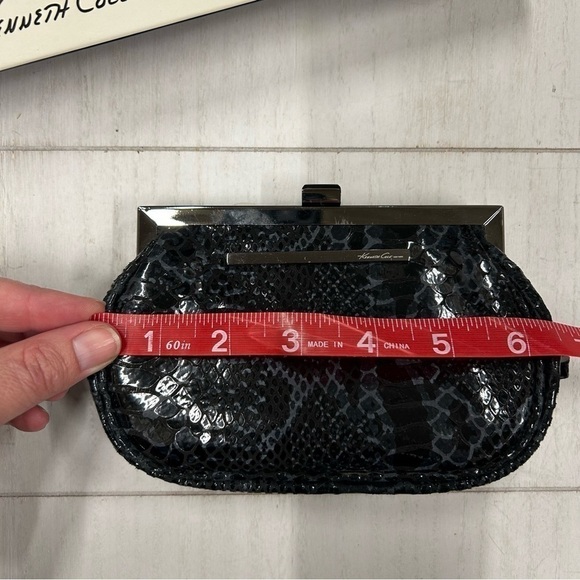 Kenneth Cole Genuine Leather Framed Crossbody Black Python EUC Drop-nChain Strap - Picture 10 of 11